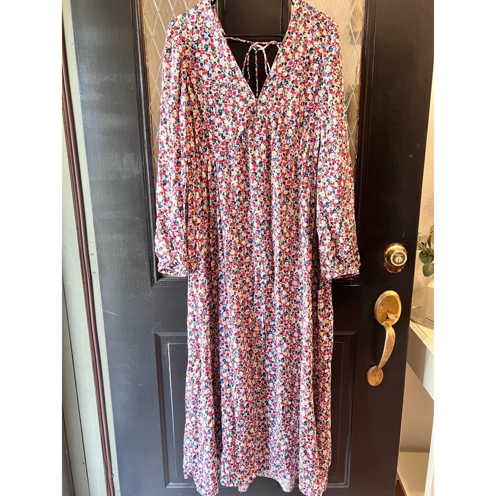 H&M *NWT* front and back V-neck dress!!